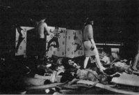 8 Was kann man von sich werfen. Was ist bloß Attribut, was Wesen. Bestimmung des Wesens durch seine Attribute. Die Wegwerfbewegung als Begründung einer neuen Ideologie der entfalteten Industriegesellschaft.