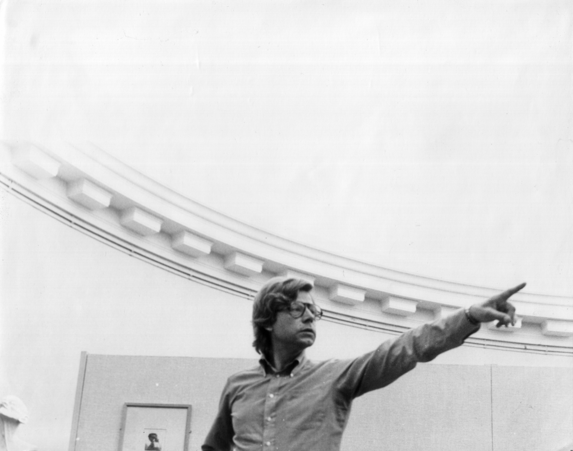 Brock - Zeigegeste, Bild: Brock als Lehrer, Foto: Hajo Schiff, 1070-75.