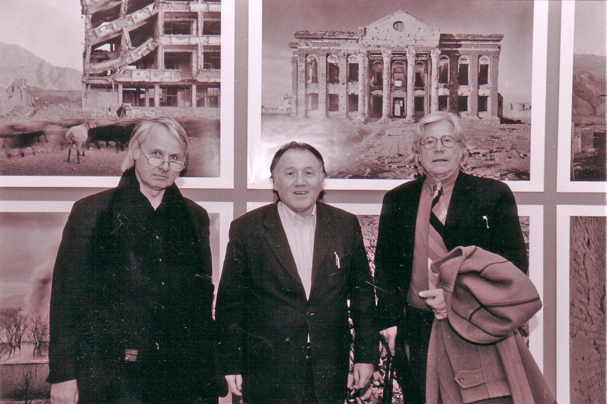 Mitte: Peter Weibel; rechts: Bazon Brock, Bild: 1990er Jahre.