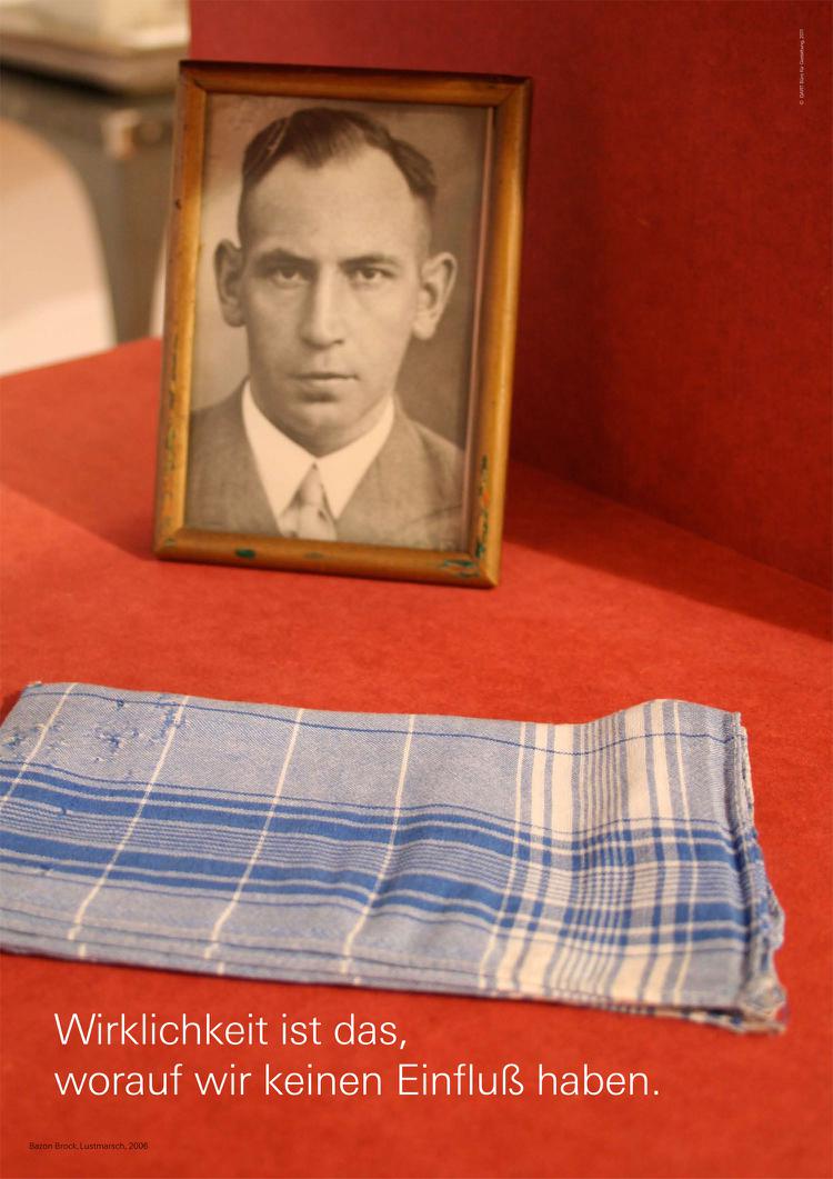 Wirklichkeit ist das, worauf wir keinen Einfluß haben., Bild: Bazon Brock, Lustmarsch, 2006 © QART Büro für Gestaltung, 2011.