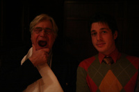 Alter Gähnius und junger Genius. Youngster becomes comrade, carries commemoration and hopefully will be led to command