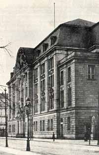 Unterrichtsanstalt des Kunstgewerbemuseums und Staatliche Kunstbibliothek in der Prinz-Albrecht-Straße, Bild: (um 1905, Zentralblatt d. Bauverwaltung, Nr. 47, 1906).