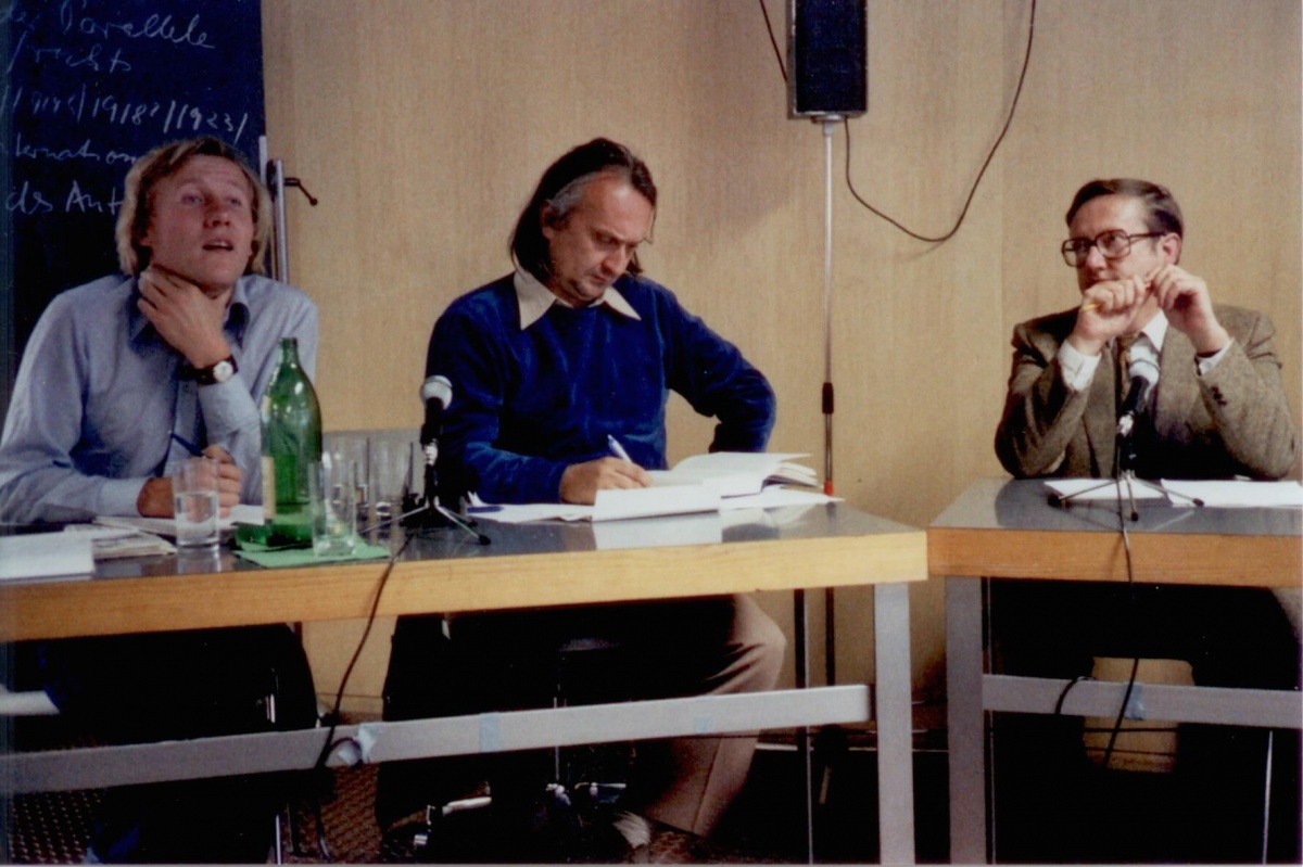 Kongress "Lebensformen der Zwanziger Jahre", Bild: Peter Sloterdijk, Sergius Golowin, Ekkehard Hiernonimus. Internationales Designzentrum Berlin, 05.-09.10.1977. Foto: Linde Burkhardt..