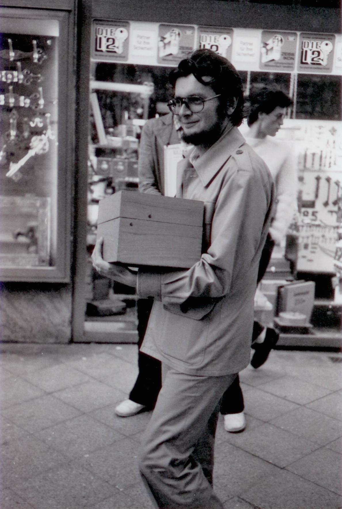 Prozession "Zeig Dein liebstes Gut!", Bild: Othmar Birkner. Internationales Designzentrum Berlin, 09.10.1977. Foto: Linde Burkhardt..